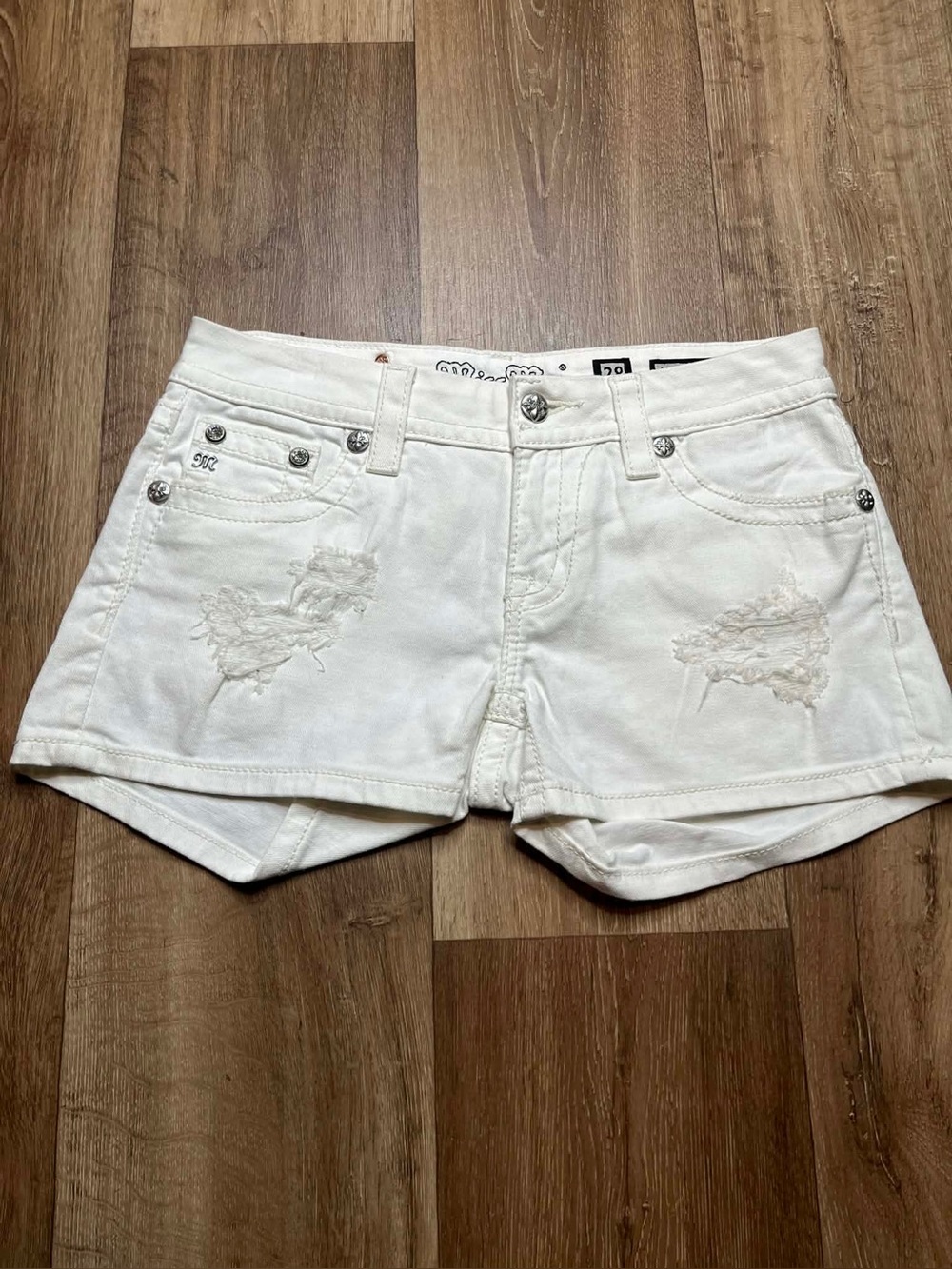 Miss Me Signature Short Womens 28 Cut-off Mid Rise Studded Distressed Off-White